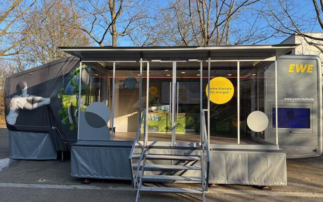 Nachhaltigkeit praktisch erleben – das EWE-Mobil an der Beekeschule
